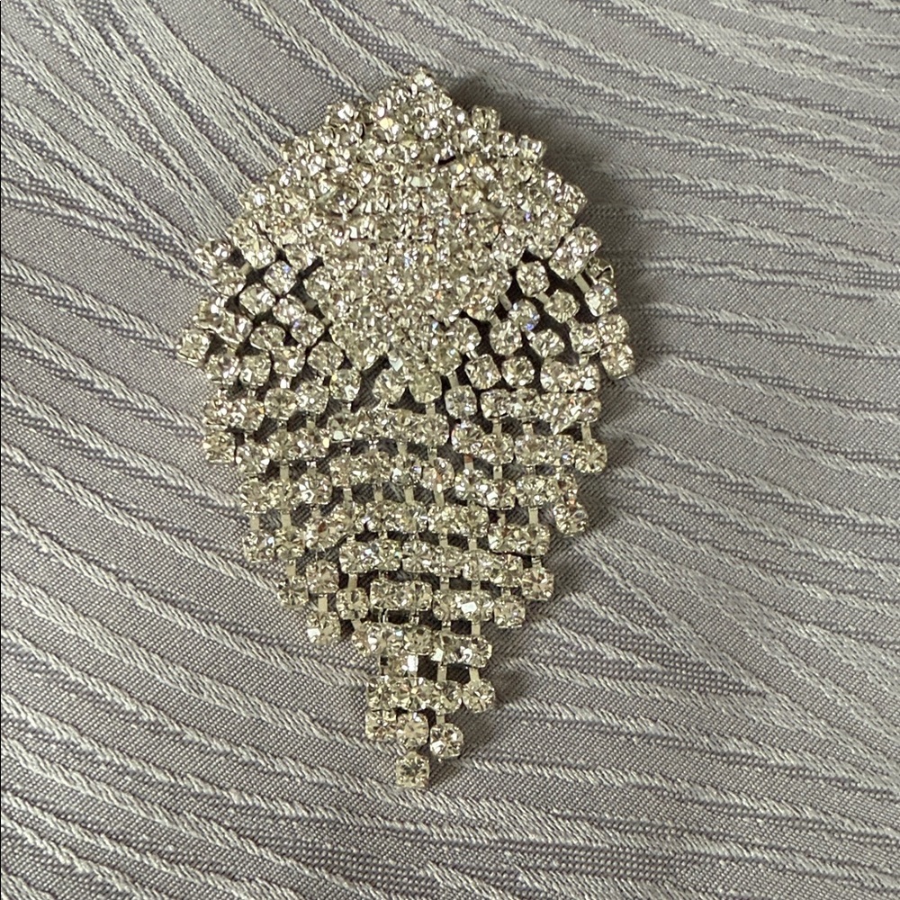 Elegant Silver Crystal Brooch - Picture 2 of 5